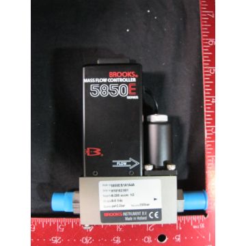 BROOKS 5850E-200SCCM-N2 MASS FLOW CONTROLLER RANGE 0-200 SCCM GAS N2 IO SIGNAL 0-5 VDC OP PRESS PE22